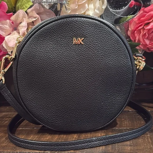 Michael Kors Black Pebbled Leather Canteen Crossbody Bag with Gold Hardware - Picture 1 of 12